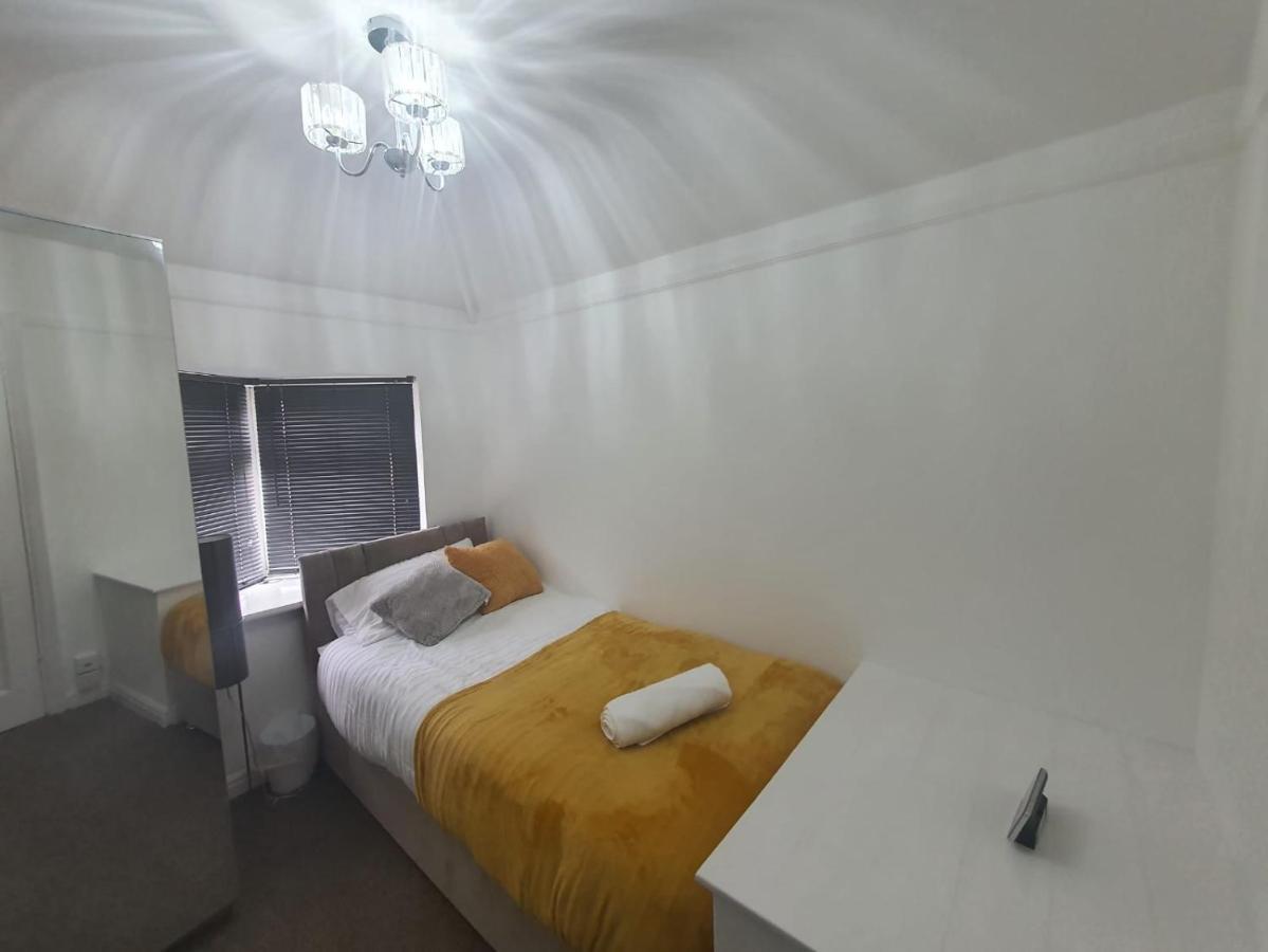 Stylish And Homey 3 Bedroom House With Free Parking & Wi-Fi Minworth Extérieur photo