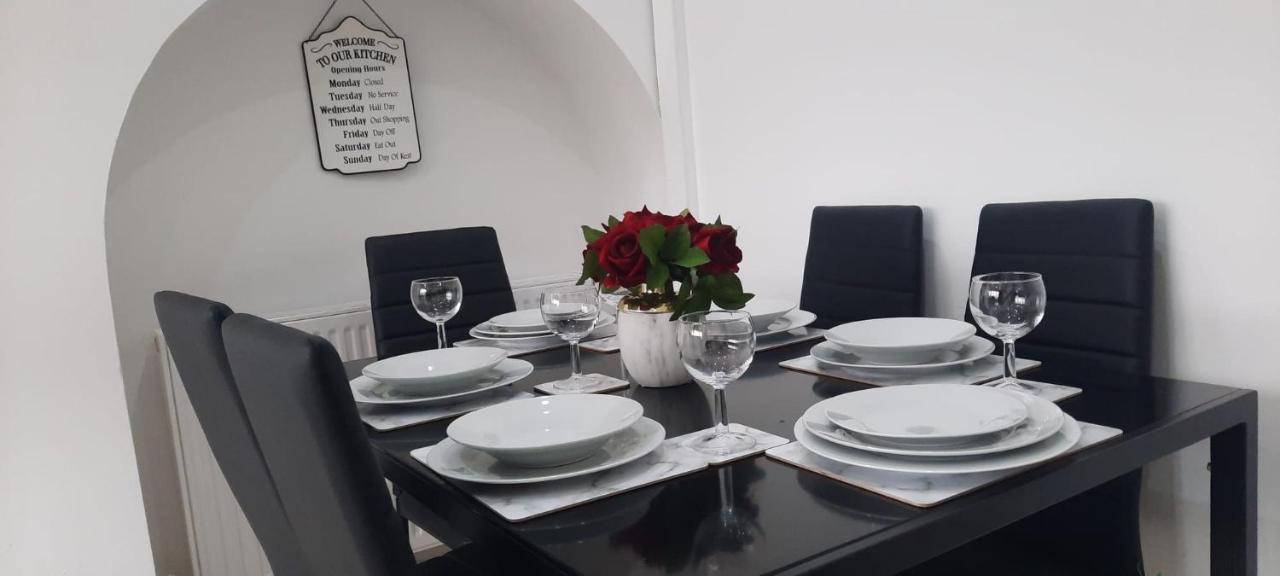Stylish And Homey 3 Bedroom House With Free Parking & Wi-Fi Minworth Extérieur photo