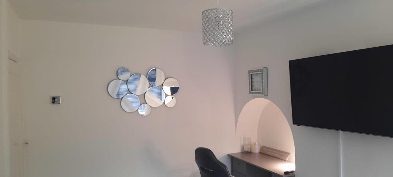 Stylish And Homey 3 Bedroom House With Free Parking & Wi-Fi Minworth Extérieur photo